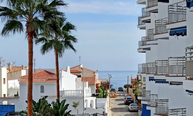 Calahonda Apartment | Apartamento Luna Azul - Cozy and calm beach apartment with sea view!
