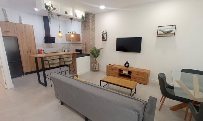 Distrito Noroeste Apartment | Apartamento moderno junto a la estación de tren
