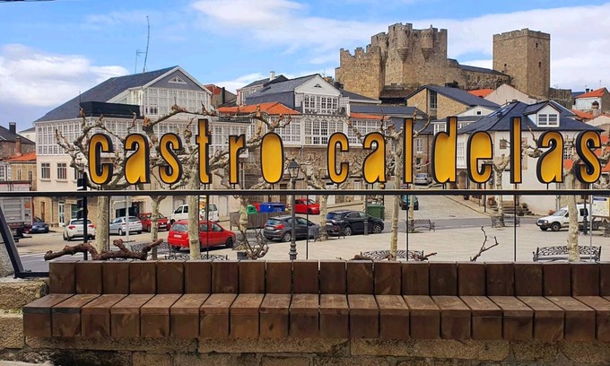 Castro Caldelas Apartment | Apartamento MUY Amplio EN Castro Caldelas EN Pleno Corazon DE LA Ribeira Sacra