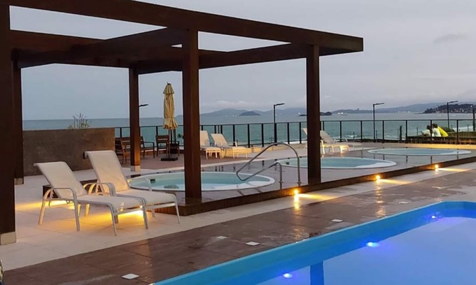 Barra Velha Apartment | Apartamento Pé na Areia com Piscinas e Jacuzzis