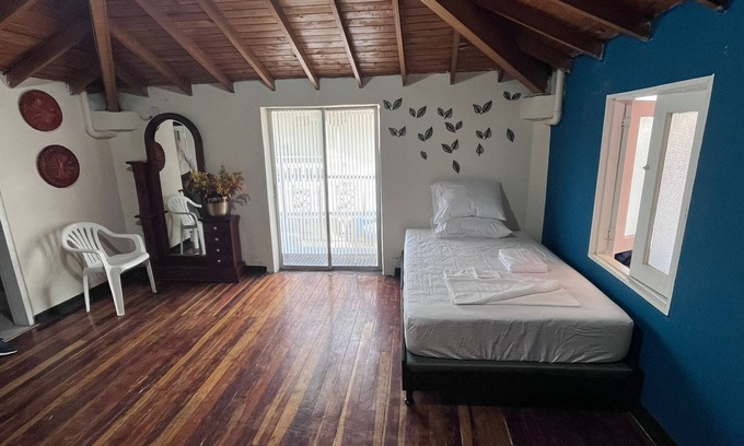 Marinilla Apartment | Apartamento ubicado a solo 10 metros del parque principal de marinilla