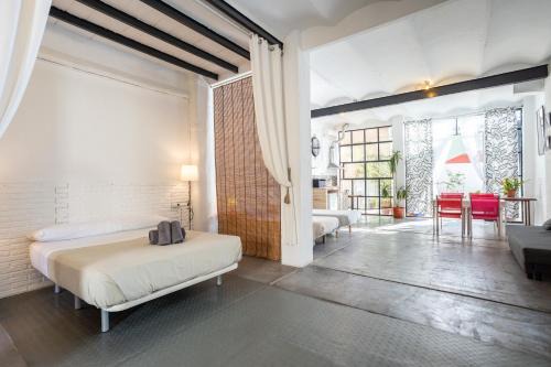Torrefiel Apartment | Apartamento Vintage con WiFi y Terraza Privada