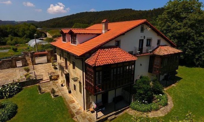 Barcena de Cicero Cottage | Apartamentos El Majuelo for 5 people