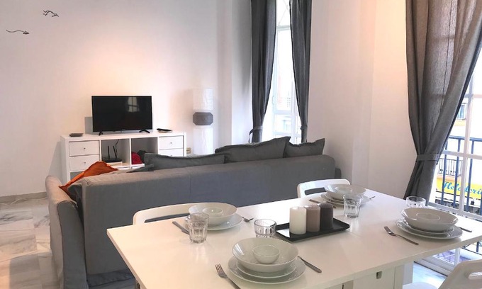 Perchel Norte Apartment | Apartamentos Marmoles Center
