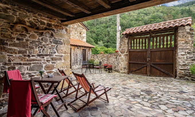 Yerbo House | Apartamentos Rurales Ca Lulon: La Veiga El Molin