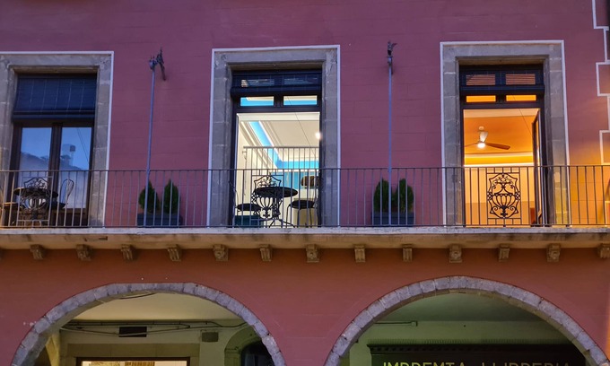 Vic Condo | Apartaments Vicus 3, with views of the Plaza Mayor de Vic