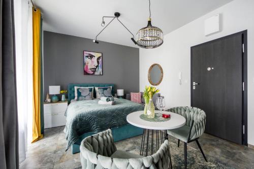 Marymount Apartment | Apartamenty MetroPark Krzemieniecka-Lux AC-next metro Słodowiec 10 min to center, free parking on the street