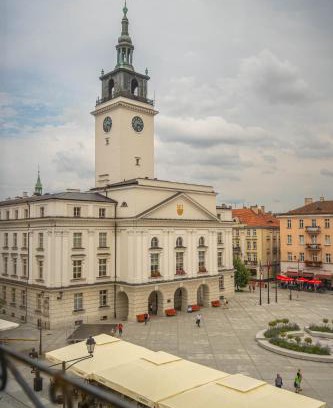 Kalisz Apartment | Apartamenty na Starówce - 3 piętro z widokiem na Ratusz, Rynek Główny i Centrum