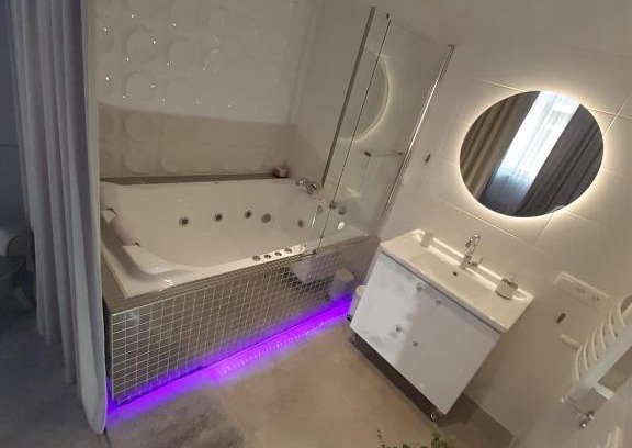 Gorzow Wielkopolski Apartment | Apartamenty "PRZY KATEDRZE" GORZÓW - jacuzzi