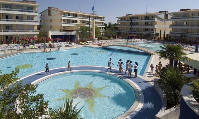 Bibione Condo | Apartement mit Klimaanlage und Balkon