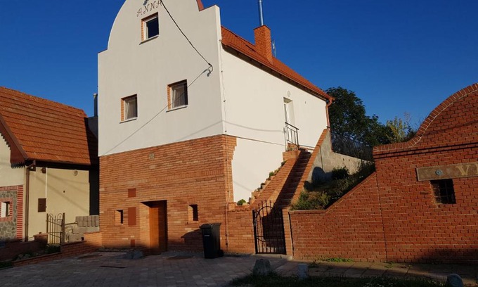 Pouzdrany Apartment | Apartmán ANNA s vinným sklepem Pouzdřany