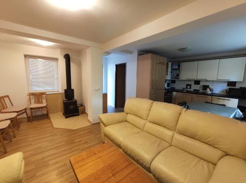 Hulin Apartment | Apartmán Hulín, Chrášťany - bílý