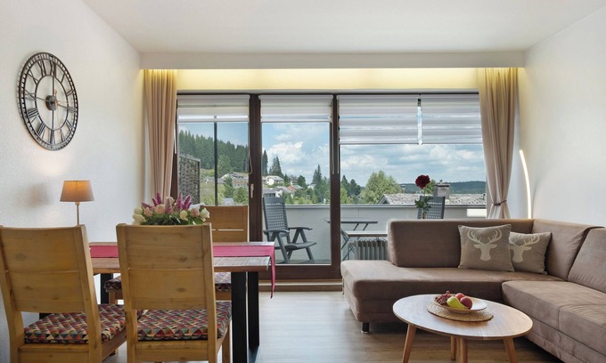 Schoenwald Apartment | Apartment '5 Eichhörnchen' with Private Terrace, Balcony and Wi-Fi