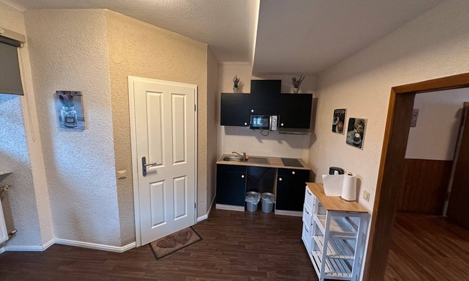 Thaleischweiler-Froschen Apartment | Apartment '8' with Shared Garden and Wi-Fi
