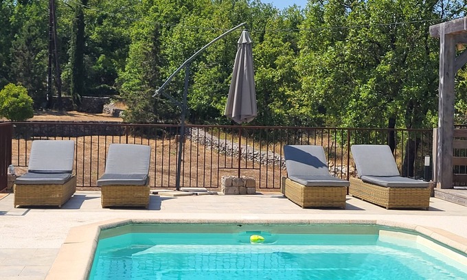 Saint-Cezaire-sur-Siagne House | Apartment in quiet house