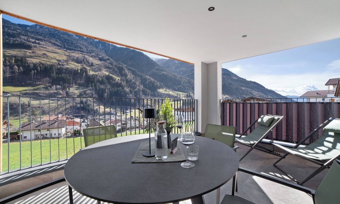 San Martino in Passiria Apartment | Apartment 'Heuglück' with Mountain View, Private Terrace and Wi-Fi