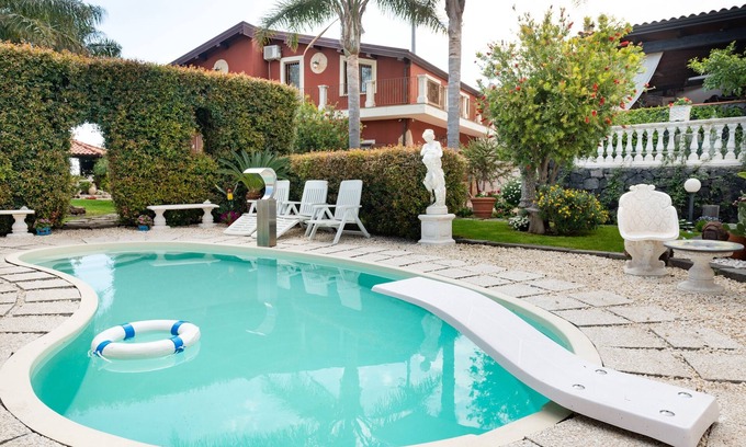 Santa Venera-Portosalvo Apartment | Apartment “Ai confini dell Etna 2” with Shared Pool, Great Views, Wi-Fi & Air Conditioning