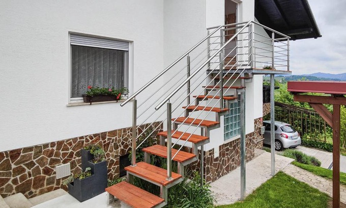 Smarje pri Jelsah Apartment | Apartma Hilltop Haven