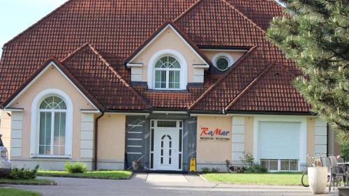 Straza House | Apartmaji in sobe RaMar