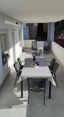 Pjescana Uvala Apartment | Apartman Emily, 6 plus 2 guests, newly refurbished