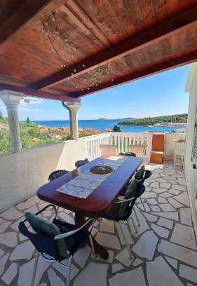 Prvic Luka Apartment | Apartmani Ela