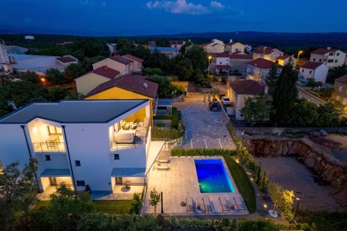 Municipality of Omisalj Apartment | Apartmani Vila Mara M 2 i M 3 heated pool