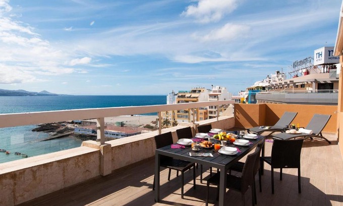 Las Palmas de Gran Canaria Apartment | Apartment Las Canteras Nautilus 8D by VillaGranCanaria