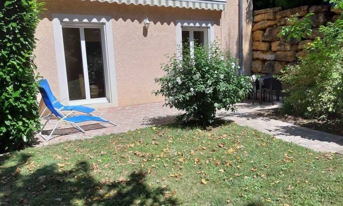 Charbonnieres-les-Bains House | Apartment RDJ in quiet property in the countryside, near Lyon