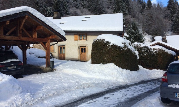 Les Contamines-Montjoie Ski Chalet | Apartment in old chalet