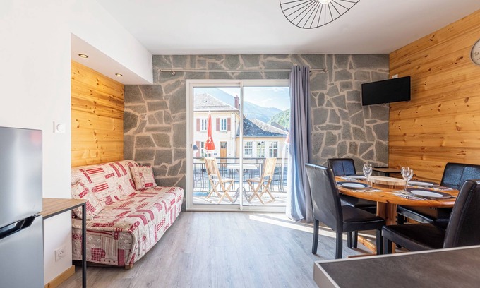 Saint-Etienne-de-Cuines Apartment | Apartment 'Le Glandon' with Mountain View, Balcony and Wi-Fi