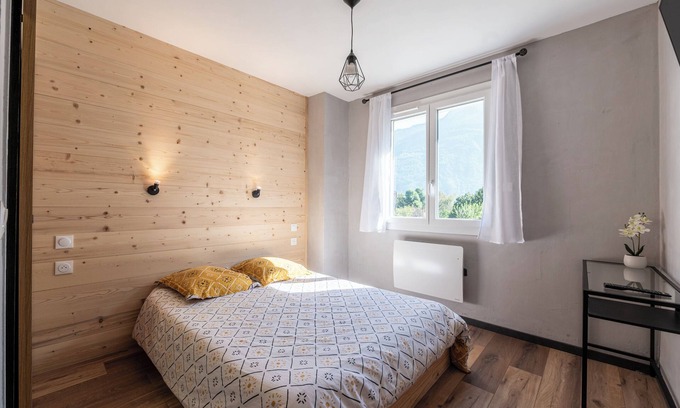 Saint-Etienne-de-Cuines Apartment | Apartment 'La Madeleine' with Mountain View and Wi-Fi