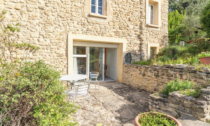 Saint-Pierre-de-Vassols Apartment | Apartment 'Chambre Orange' with Shared Pool, Shared Terrace and Wi-Fi
