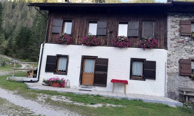 Santo Stefano di Cadore Apartment | Apartment 'Val Visdente 1' with Mountain View, Shared Garden and Wi-Fi