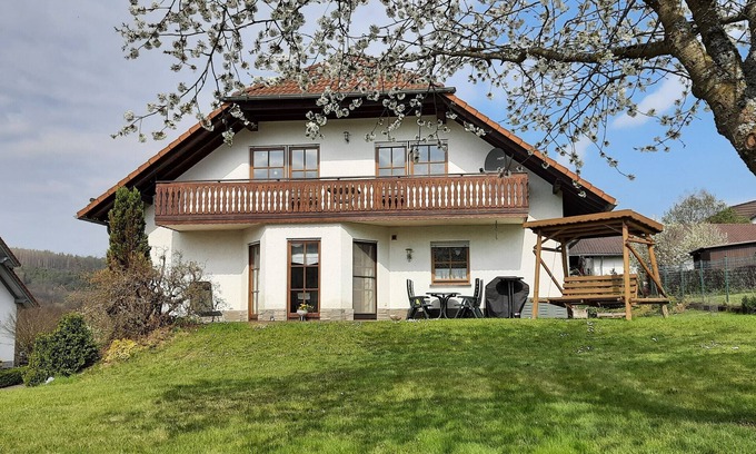 Altenlotheim Apartment | Apartment 'Nationalparkblick' with Mountain View, Balcony and Wi-Fi