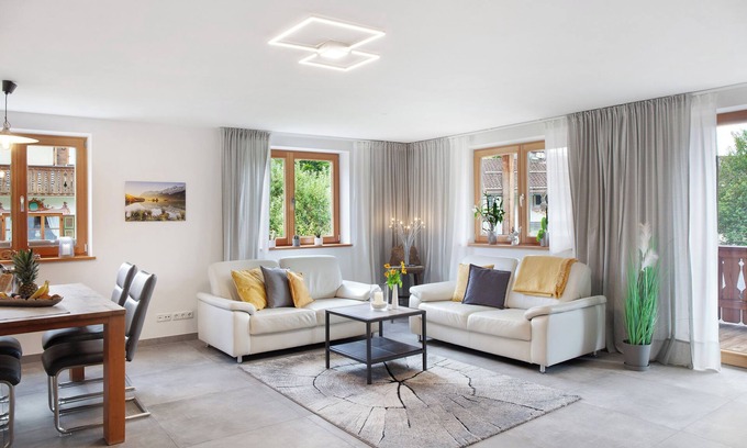 Sonnenbichl Apartment | Apartment 'Ferienwohnung Falkenstein' with Mountain View, Balcony and Wi-Fi