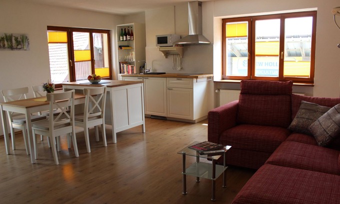 Hilzingen Apartment | Apartment 'Große In Altem Hofgut' with Balcony and Wi-Fi
