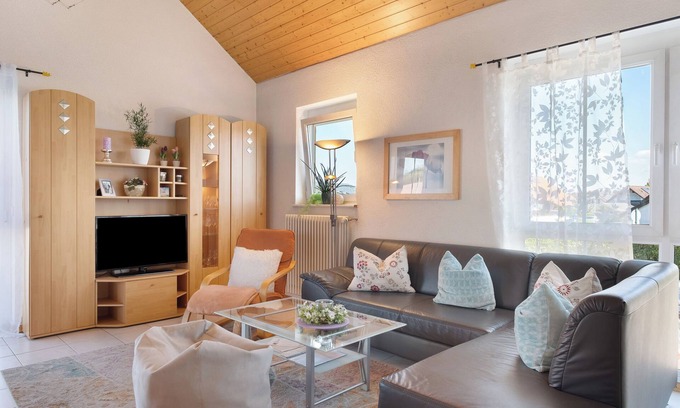 Sasbach am Kaiserstuhl Apartment | Apartment '45qm' with Balcony, Wi-Fi and Air Conditioning