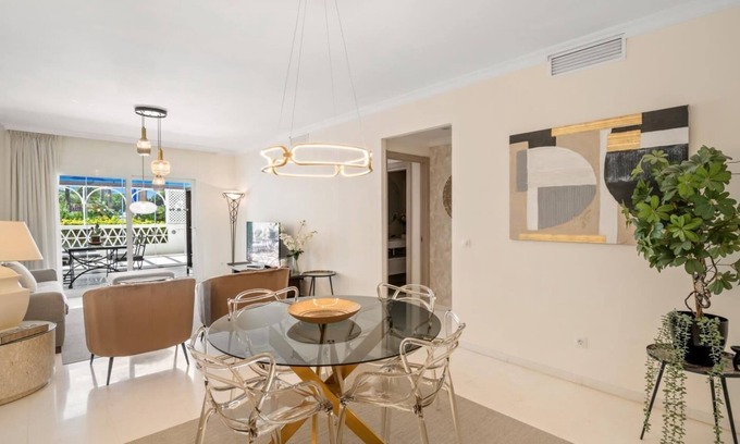 Puerto Banus Apartment | Apartment in Las Gaviotas for 4 people | 2-B04
