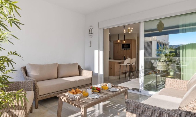Puerto Banus Apartment | Apartment in Playas del Duque for 6 people | Casa Córdoba 111