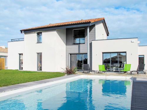 Saint-Gilles-Croix-de-Vie Apartment | Apartment Les Epinettes by Interhome