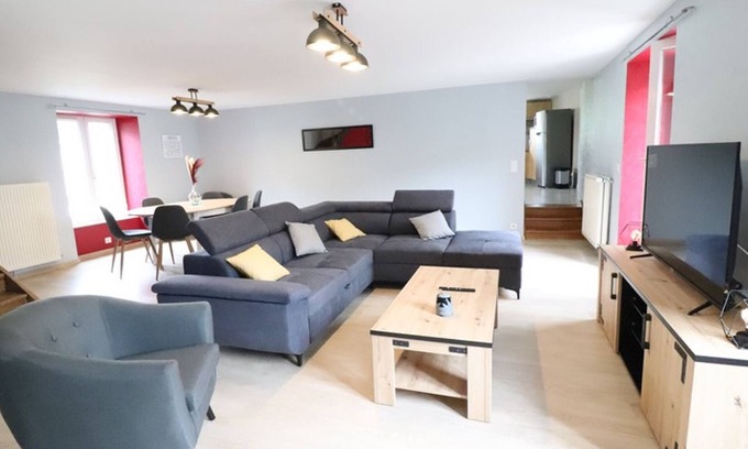 Saint-Martin-Valmeroux Apartment | Apartment Saint-Martin-Valmeroux, 4 bedrooms, 8 persons