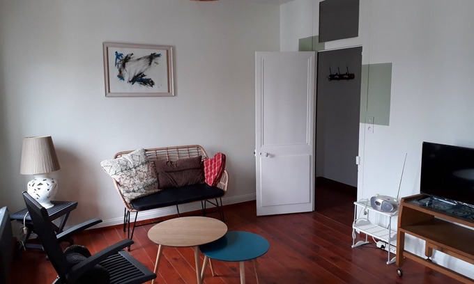 Saint-Valery-sur-Somme Apartment | Apartment located in the center of Saint Valery, 20m from the sea wall