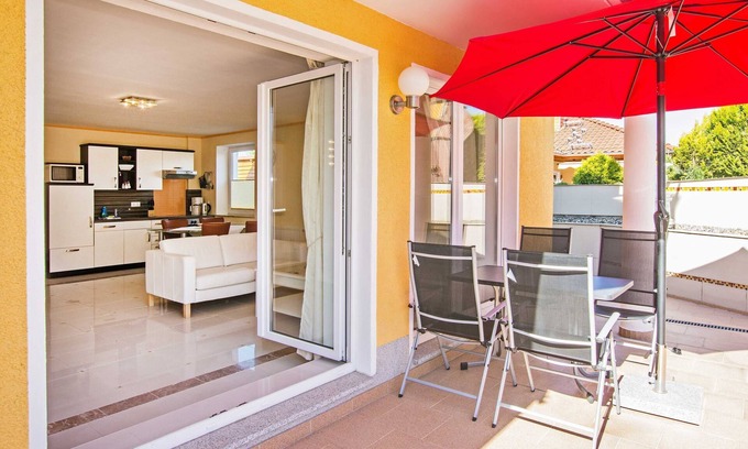 Heringsdorf Apartment | Apartment 01 - Barcelona - Villa Europa - Apartments with fireplace and shared pool