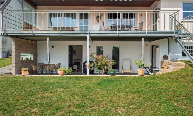 Herdwangen Schoenach Apartment | Apartment '1' with Shared Terrace, Shared Garden and Wi-Fi