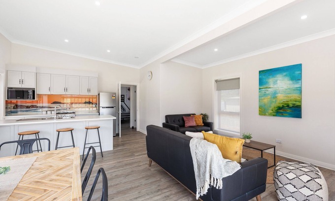 Carpenter Rocks Apartment | Apartment 1 - Luxury Apartment & Rooms - Free Wifi - Close To Beach