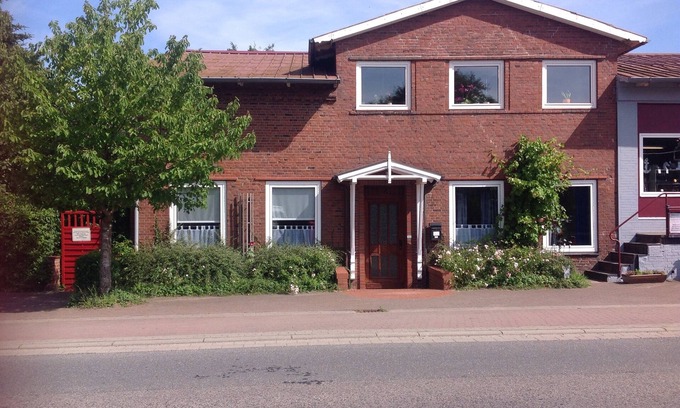 Suederluegum Condo | Apartment (100 sqm) in a historic building with good facilities near the North Sea