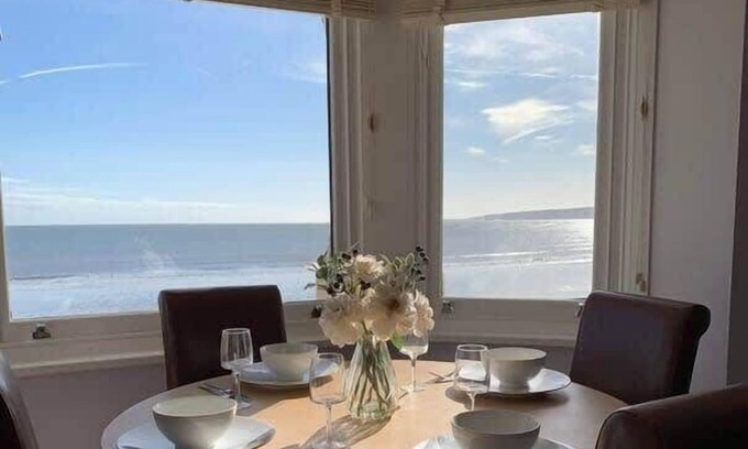 Muston House | Apartment 14, The Moorings Beachfront & panoramic sea views