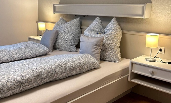 Gellinghausen Apartment | Apartment '2, 70qm' with Shared Terrace, Shared Garden and Wi-Fi