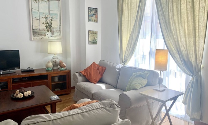 Jerez de la Frontera Old Town Apartment | Apartment 2 bedrooms and garage, Jerez center, 150m Pz Arenal (VFT/CA/00586)
