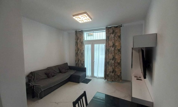 Ciudad Jardin Apartment | APARTMENT 2 HOUSE PUERTA DE ALMODOVAR